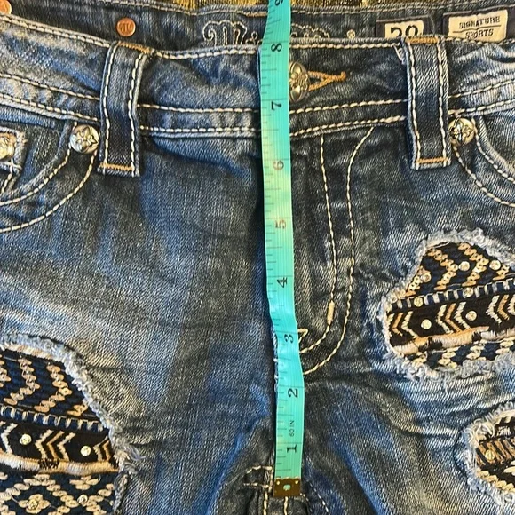 Miss Me 30 NWOT Signature Blue Distressed Denim Shorts - Picture 13 of 16